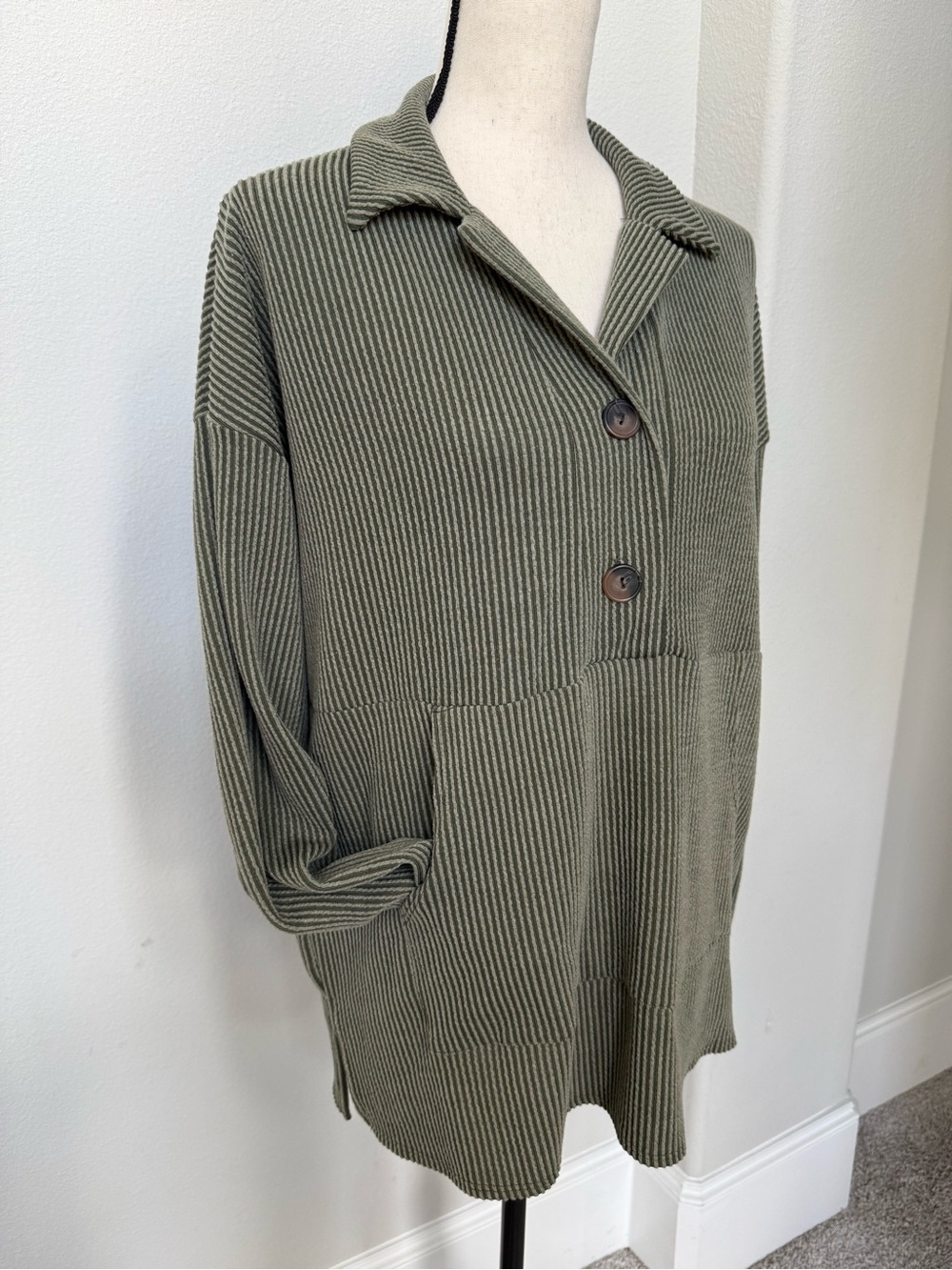 Stylive Olive Ribbed Button-Front Polo - Picture 3 of 10